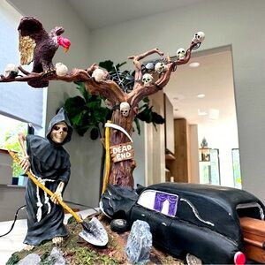 Retired 2006! Department 56 haunted Hearse Collectible Halloween decor